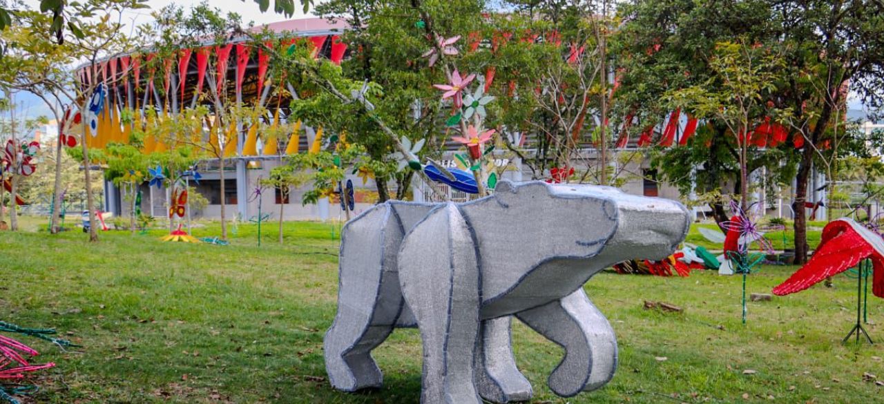 ¡Parque Deportivo se viste de Navidad! Empezó el montaje del alumbrado navideño en este punto de la ciudad