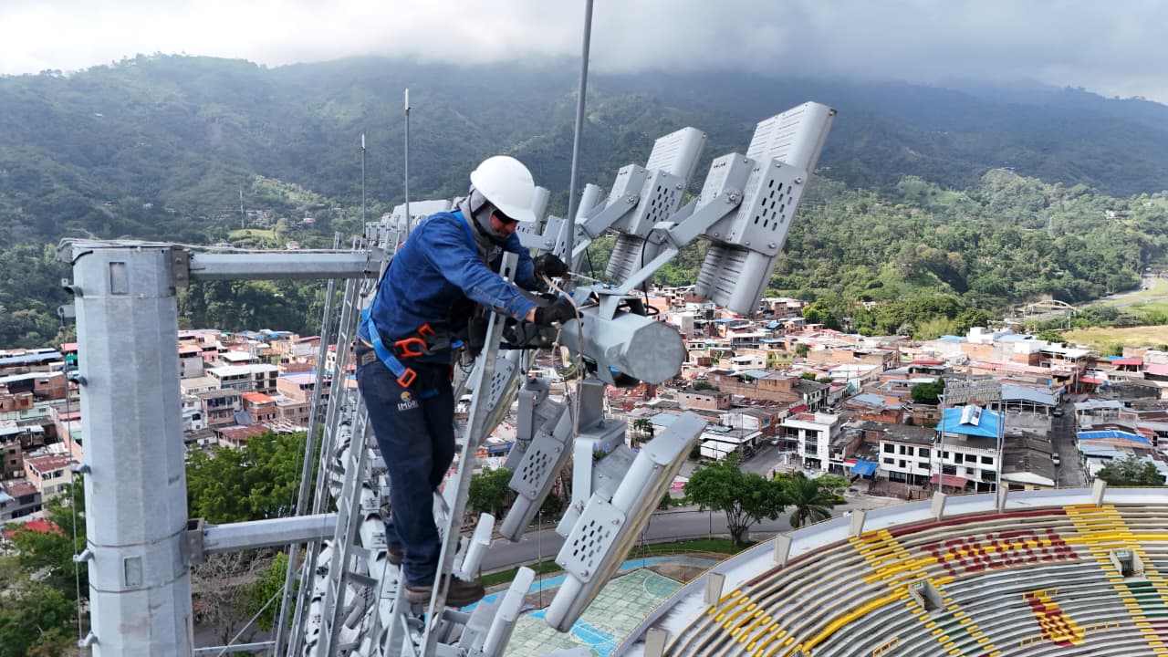 Alcaldía de Ibagué finalizó mantenimiento del sistema de iluminación del estadio Manuel Murillo Toro